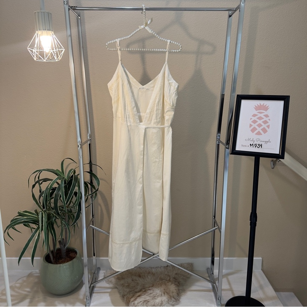 Storia size L cotton linen wrap cream wrap dress with lace accents